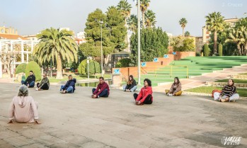 Imagen de la clase de yoga para la corporación y los medios. 