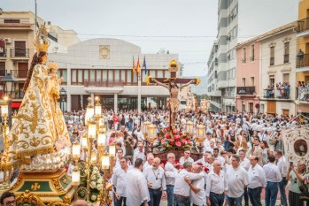 La procesión arrancó en la Plaça de Baix con el encuentro de las imágenes | Jesús Cruces. 