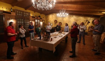 Cariñosa despedida a Juan Vera tras 27 años como bibliotecario
