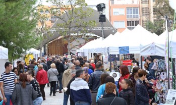 Cientos de personas han acudido ya a Firelda durante la mañana | Jesús Cruces.