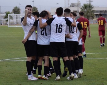 Los jugadores del Eldense celebran la victoria ante el Villarreal B | Sergio Navarro