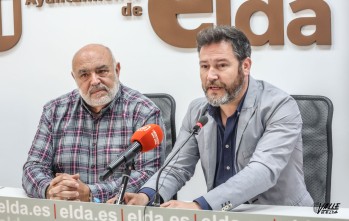 El exoficial de la Policía Local de Elda, Pepe Poveda, y el portavoz del PP, Fran Muñoz | J.C.