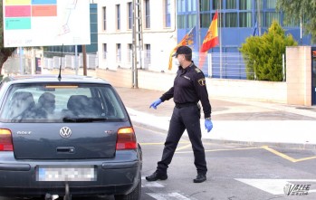 Imagen de la Policía controlando el acceso al polígono Salinetas.
