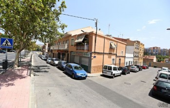 El robo fue en la calle La Merced y la detención a pocos metros, en la Av. de Monóvar | Jesús Cruces.