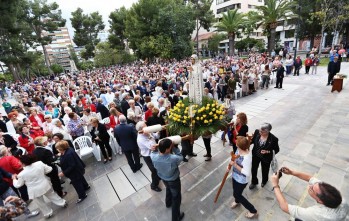 Cientos de personas acudieron a esta misa | Jesús Cruces.