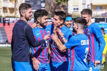  Los jugadores del Eldense celebraron la remontada ante el Baleares | J. Cruces.