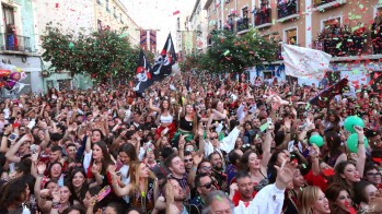 Imagen de una multitudinaria Entrada de bandas.
