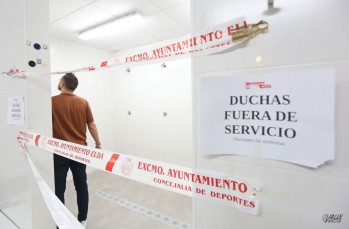 Uno de los vestuarios permanece clausurado desde el principio.