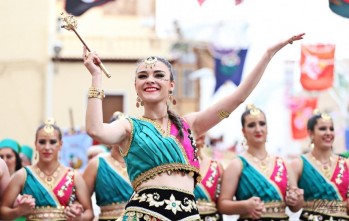 Los festeros llenaron las calles de alegría y colorido | Jesús Cruces.