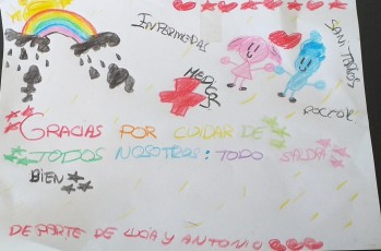 La sorpresa de unos niños vecinos a una enfermera de Elda