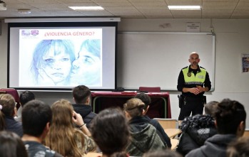 La Policía Local volverá a impartir charlas en los institutos| Archivo Valle de Elda. J.C. 