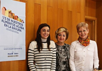 Nieves López, Janie Maciá y Toñi Verdú durante la presentación del Rastrillo | Jesús Cruces.