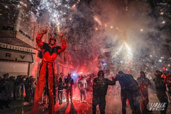 Los demonios iluminaron con su fuego frío Petrer.