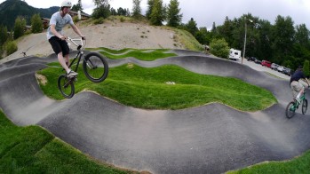 Imagen de un pumptrack | Wikimedia.