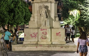 El monumento de Emilio Castelar apareció con unas pintadas hace unos días