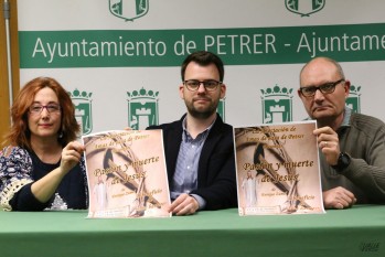 La Asociación Amas de Casa representa la Pasión y Muerte de Cristo en el Teatro Cervantes