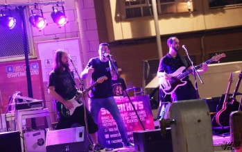 El grupo eldense Superhits ofreció un concierto en el barrio Virgen de la Salud