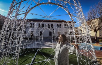 La edil de Fiestas, Ana Tortosa, ha anunciado el inminente encendido de luces | J.C.