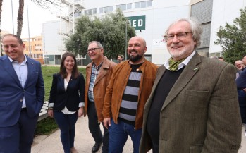 José Mateos junto a la directiva de Vox Alicante y Petrer.