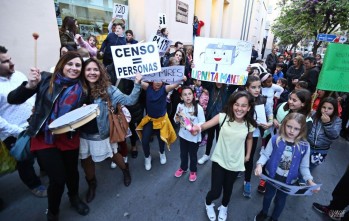 Padres y niños han reivindicado hoy la continua | Jesús Cruces.