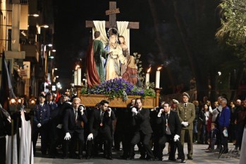 Los costaleros portaron a hombros la imagen de San Juan y las Tres Marías | Jesús Cruces.