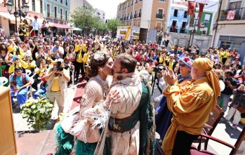 La boda se ha realizado ante cientos de personas | Jesús Cruces.