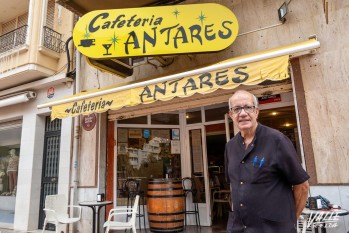 González ha dirigido el bar Antares durante 32 años | Nando Verdú. 
