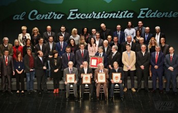 Tras el acto se ha hecho una foto de familia | Jesús Cruces.