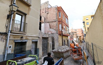 El derribo de una vivienda en la calle La Purísima reabrirá el acceso al casco antiguo esta semana 