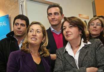 En el centro de la imagen, Pedrosa junto a la actual presidenta del Congreso, Ana Pastor y Ricardo Costa en la campaña de 2007 | Jesús Cruces.