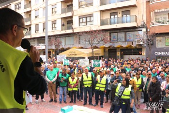 Cientos de personas han acudido a este acto en el que reivindican una mejora en la sanidad pública  | Marta Maestre.