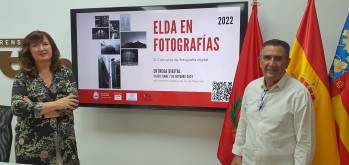 La directora de la Sede Universitaria de Elda, Charo Navalón, y el concejal de Cultura, Amado Navalón en la presentación de la tercera edición del concurso. 