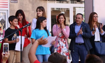 Los pequeños Martina y Martín han leído el manifiesto por la igualdad.
