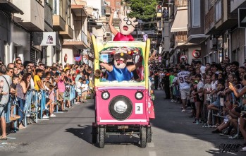 Los participantes sorprendieron también por sus divertidos disfraces. 