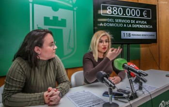 La edil de Servicios Sociales, Ana Tortosa, y la alcaldesa, Irene Navarro, han dado la rueda de prensa | J.C.