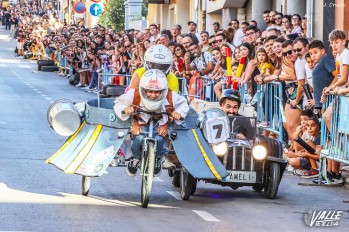 Miles de personas se acercaron a la calle Leopoldo Pardines para disfrutar del eventos | Jesús Cruces.