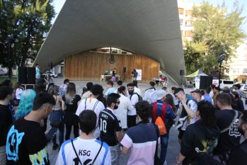 El evento reunió a un centenar de personas en la Plaza Castelar | Ismael Cruces. 