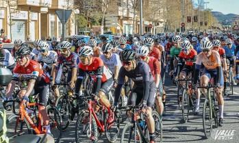 Imagen de la salida de la etapa del Interclubs del Vinalopó celebrada en Elda este año | J.Cruces.  