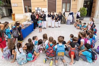 Tres centros educativos han participado en este nuevo proyecto impulsado por la Junta Central de Fallas | Nando Verdú.