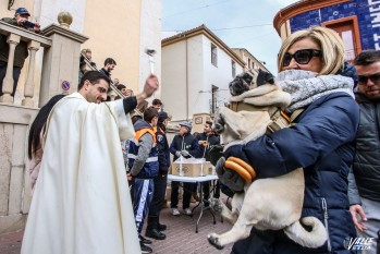 Las mascotas han recibido la bendición a las puertas de la parroquia de San Bartolomé | J.C.