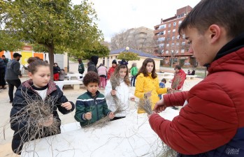 Decenas de niños han preparado hoy su falla en El Campet | Jesús Cruces.