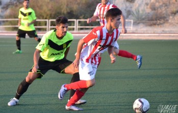 El centrocampista Theo García fue uno de los jugadores más destacados del Eldense | A.J.