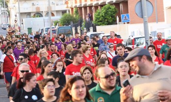 Cientos de falleros han acompañado a San Crispín y San Crispiniano en la romería.