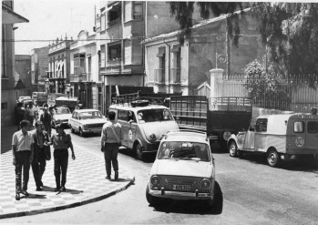 Así era el caos en la calle Jardines a la altura del Teatro Castelar y Casino Eldense | Carlson