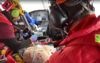 Al hombre lo han trasladado en helicóptero medicalizado.