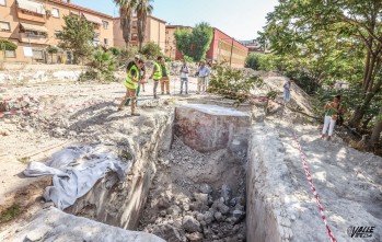 Los muros de un aljibe se han hallado en las catas de la zona que será la escuela infantil Santa Infancia | J.C.