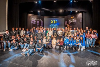 Foto de familia de todos los galardonados de la noche | Nando Verdú. 