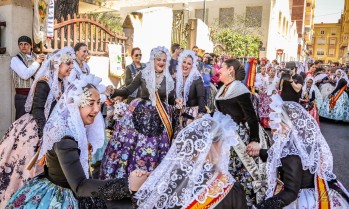 Las falleras volverán a lucir sus trajes | Archivo Valle de Elda Ismael Cruces.