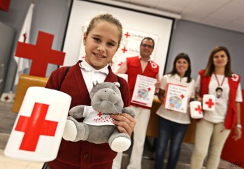 Cruz Roja vuelve a solicitar la solidaridad eldense en el Día de la Banderita