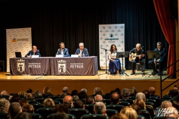 Cientos de personas acudieron a la presentación | Nando Verdú. 